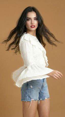 Petra In Zara - Variation - Motion Blur Studio [VAR:1] [Rotated 43° Left]